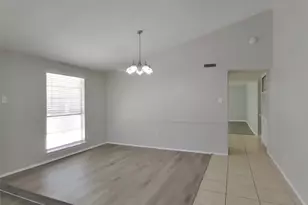 5655 Hardwood Forest Dr, Houston, TX 77088 - Photo 5