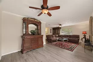 92 S Waxberry Rd, The Woodlands, TX 77381 - Photo 15