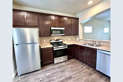 311 Woodland Hills Drive #B, Conroe, TX 77303 - Photo 5