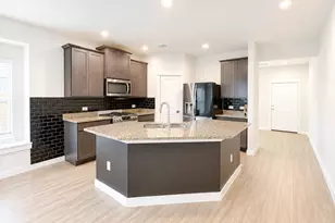 323 Bennett St, Angleton, TX 77515 - Photo 3