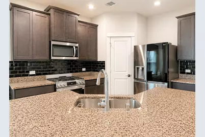 323 Bennett Street, Angleton, TX 77515 - Photo 5