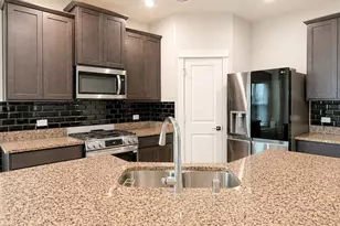 323 Bennett St, Angleton, TX 77515 - Photo 5