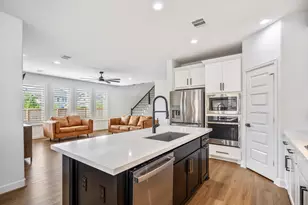 304 Mullins Ct, Montgomery, TX 77316 - Photo 9