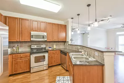 1711 Old Spanish Trail #406, Houston, TX 77054 - Photo 5