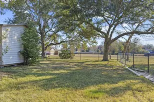 105 Alice St, Anahuac, TX 77514 - Photo 35
