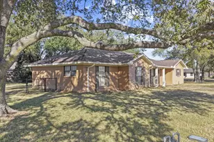 105 Alice St, Anahuac, TX 77514 - Photo 39