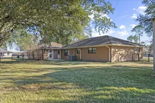 105 Alice St, Anahuac, TX 77514 - Photo 37