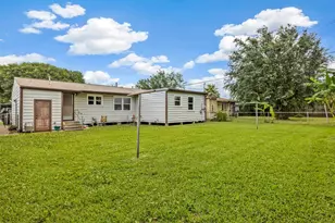 7113 Sycamore Dr, Galveston, TX 77551 - Photo 7