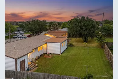 7113 Sycamore Drive, Galveston, TX 77551 - Photo 5