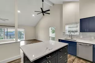 7 April Point Dr N, Conroe, TX 77356 - Photo 19