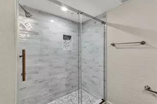 7 April Point Dr N, Conroe, TX 77356 - Photo 11