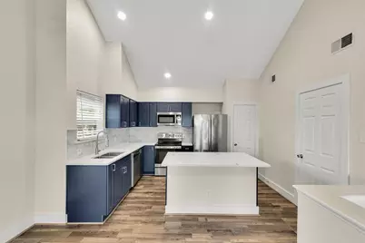 7 April Point Drive N, Conroe, TX 77356 - Photo 17