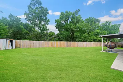 226 Persimmon Drive, Baytown, TX 77520 - Photo 23