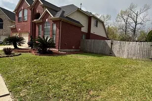 226 Persimmon Dr, Baytown, TX 77520 - Photo 3