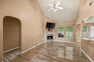 226 Persimmon Dr, Baytown, TX 77520 - Photo 9
