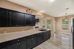 226 Persimmon Dr, Baytown, TX 77520 - Photo 9