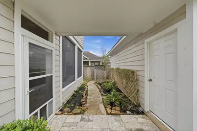 18 E Bonny Branch Street, The Woodlands, TX 77382 - Photo 33