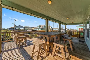 842 Sea Spray Dr, Crystal Beach, TX 77650 - Photo 9