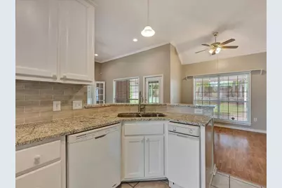 301 Whitehouse Oaks Street, Lufkin, TX 75901 - Photo 13