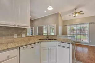 301 Whitehouse Oaks St, Lufkin, TX 75901 - Photo 13