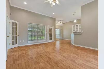 301 Whitehouse Oaks Street, Lufkin, TX 75901 - Photo 9