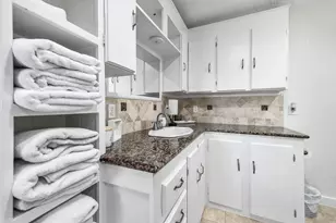 302 Palm Dr, Liverpool, TX 77577 - Photo 17