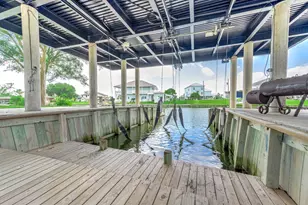 302 Palm Dr, Liverpool, TX 77577 - Photo 35