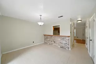 10666 Hazelhurst Dr, Houston, TX 77043 - Photo 7