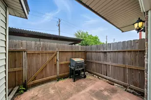 10666 Hazelhurst Dr, Houston, TX 77043 - Photo 19