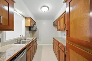 10666 Hazelhurst Dr, Houston, TX 77043 - Photo 5