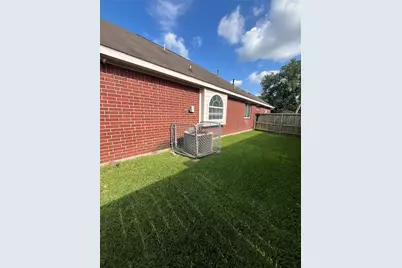 19410 Briarsedge Court, Katy, TX 77449 - Photo 9