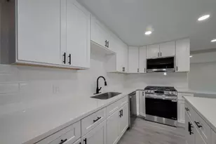 1985 Sherwood Forest St, Houston, TX 77043 - Photo 9