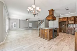 425 Jeanie Lynn Circle, Tiki Island, TX 77554 - Photo 5