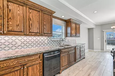 425 Jeanie Lynn Circle, Tiki Island, TX 77554 - Photo 9