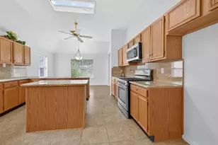 914 W Peach Hollow Cir, Pearland, TX 77584 - Photo 11