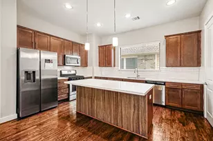 1023 Green Kensington Dr, Houston, TX 77008 - Photo 13
