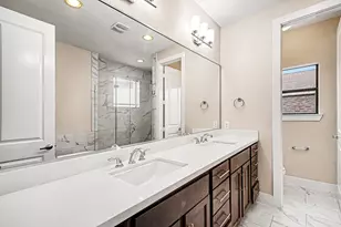 1023 Green Kensington Dr, Houston, TX 77008 - Photo 17