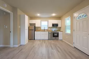 704 Travis St, Baytown, TX 77520 - Photo 5