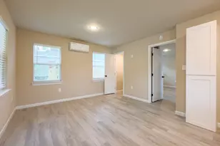 704 Travis St, Baytown, TX 77520 - Photo 7