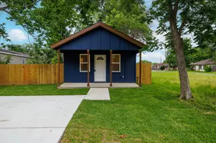 704 Travis St, Baytown, TX 77520 - Photo 3