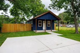 704 Travis St, Baytown, TX 77520 - Photo 15
