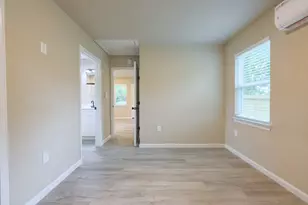 704 Travis St, Baytown, TX 77520 - Photo 9