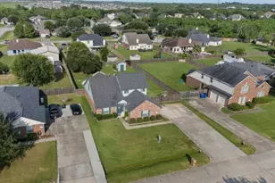 8018 Dogwood Ct, Baytown, TX 77523 - Photo 3