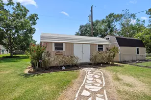 719 Clubside Dr, East Bernard, TX 77435 - Photo 31