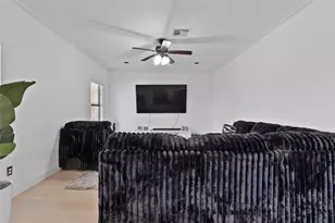 13206 Blass Ct, Houston, TX 77044 - Photo 11