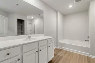 8115 Sunberry Shadow Dr, Houston, TX 77016 - Photo 9