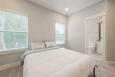 2051 Sherwood Forest Street, Houston, TX 77043 - Photo 19