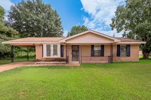 203 Darius St, Crockett, TX 75835 - Photo 1