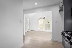 1106 Winnie St, Galveston, TX 77550 - Photo 9