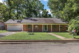 207 E Homewood Dr, Crockett, TX 75835 - Photo 1